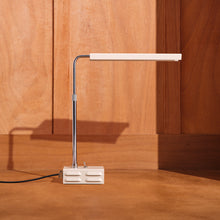 Charger l'image dans la galerie, La lampe de bureau
