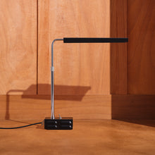Charger l'image dans la galerie, La lampe de bureau
